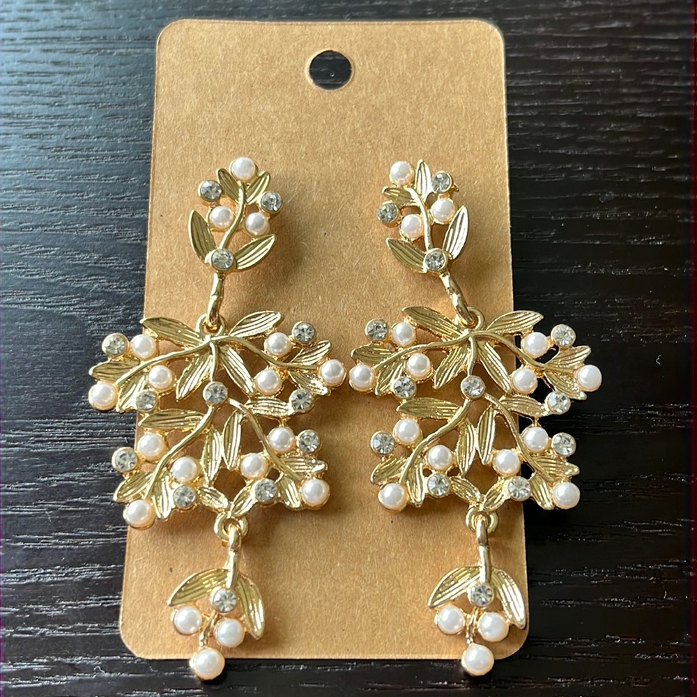 Boutique Gold, Pearl, & Rhinestone Floral Earrings